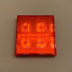 Huda Orange Neon Palette
